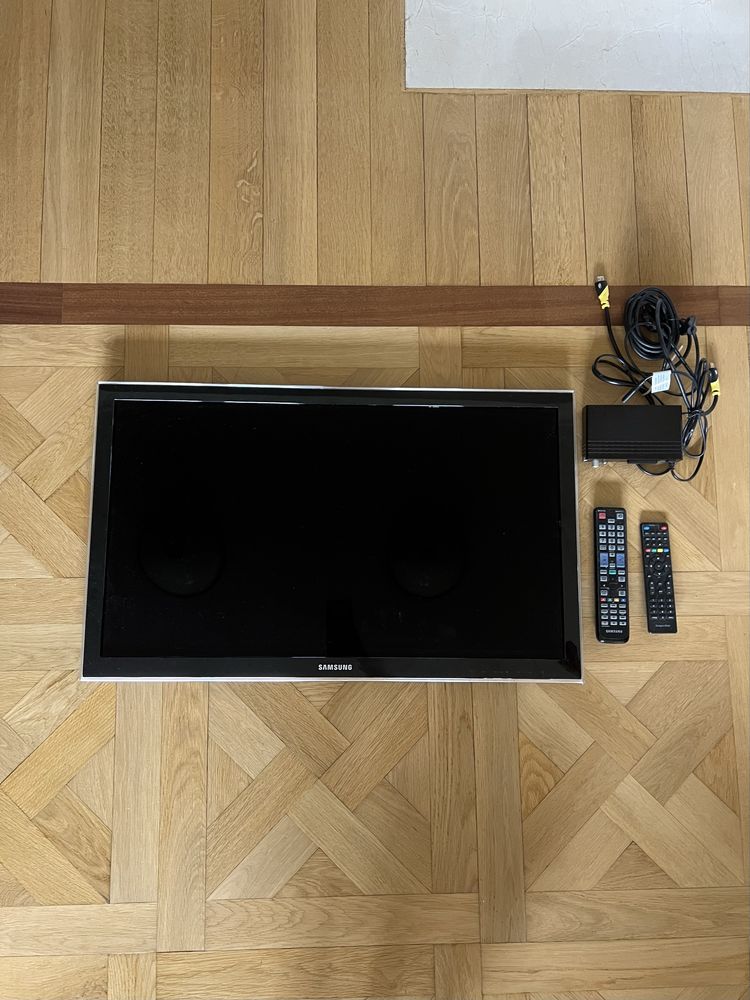 telewizor samsung 32” led czarny UE32D5000 z dekoderem krüger&matz