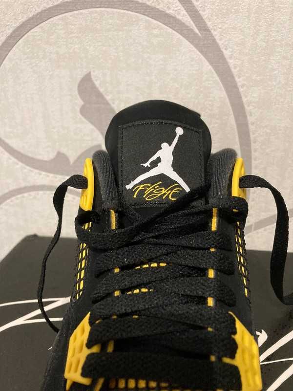 Jordan 4 Retro Thunder R.40