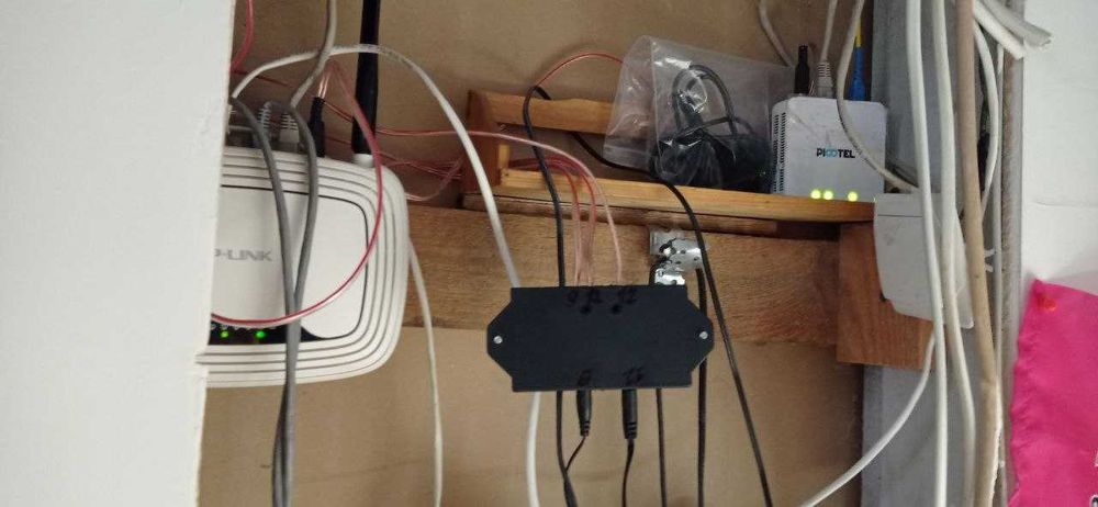 Преобразователь-бесперебойник ,  на интернет 12 вольт и роутер 9 вольт