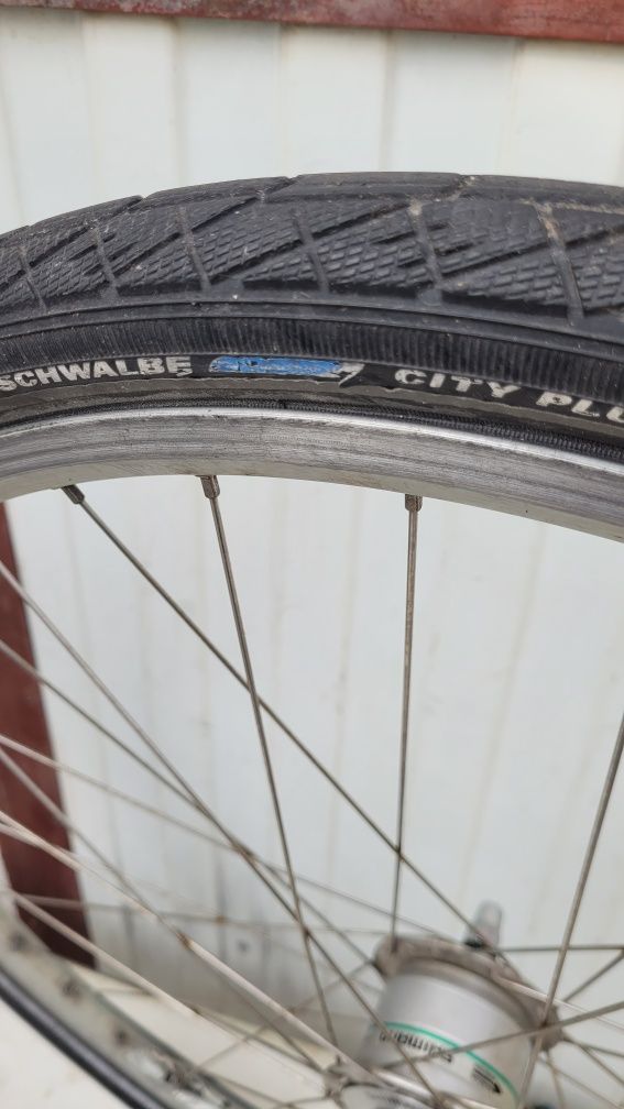 Koło rowerowe przednie 28 cali z prądnicą Shimano