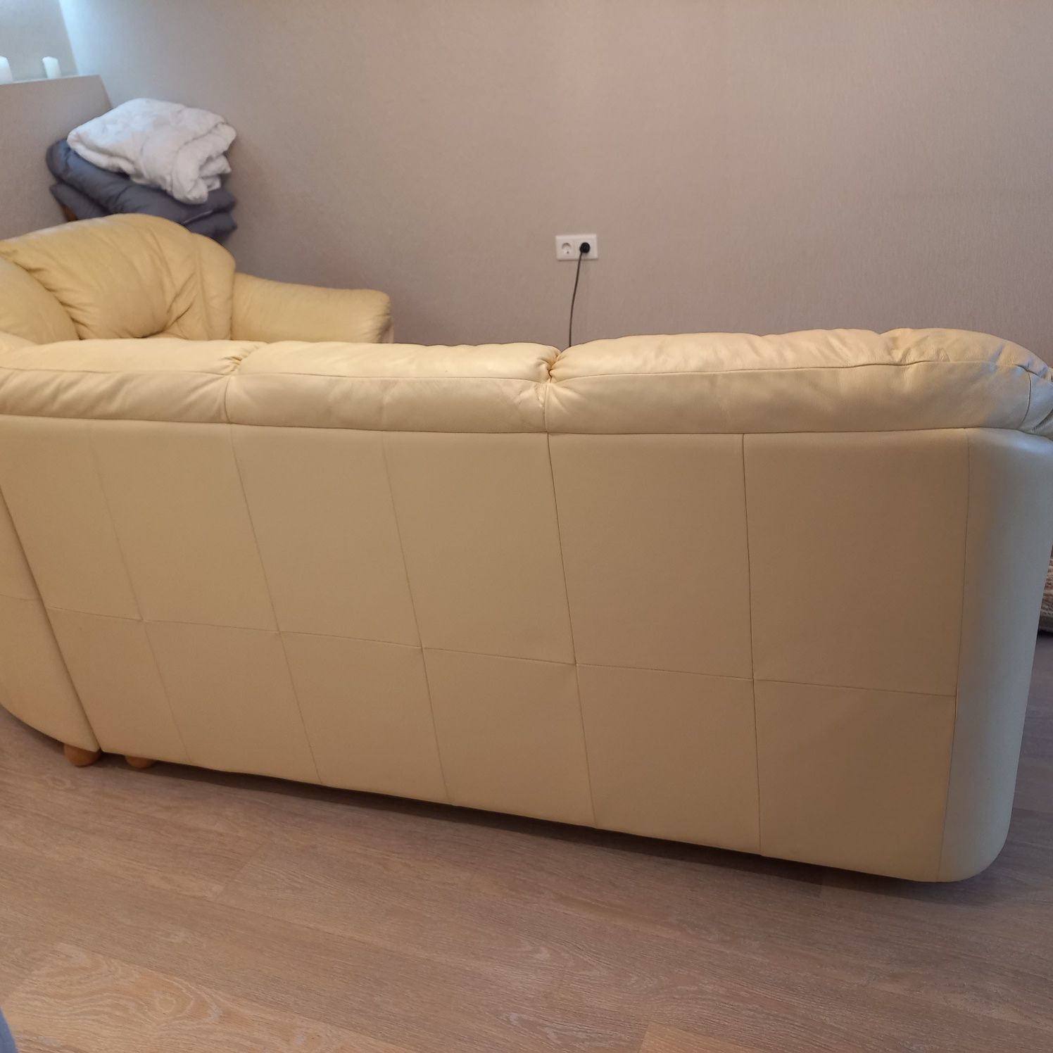 Кутовий диван з натуральної шкіри