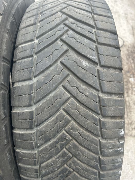 215/70R15c Michelin AgilisCrossClimate 109/107S