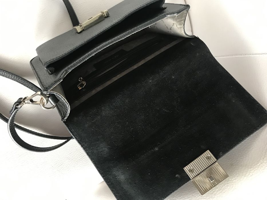 Czarna torebka  listonoszka skórzana  Ochnik