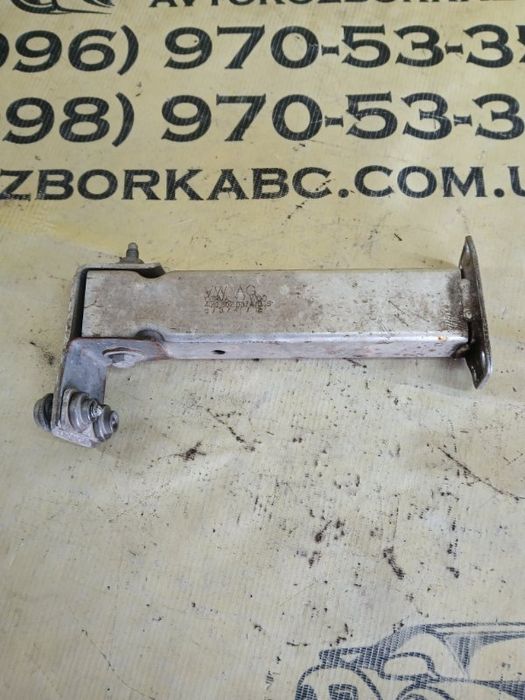 Кронштейн усилителя бампера Audi Q7 2016 перед. лев.