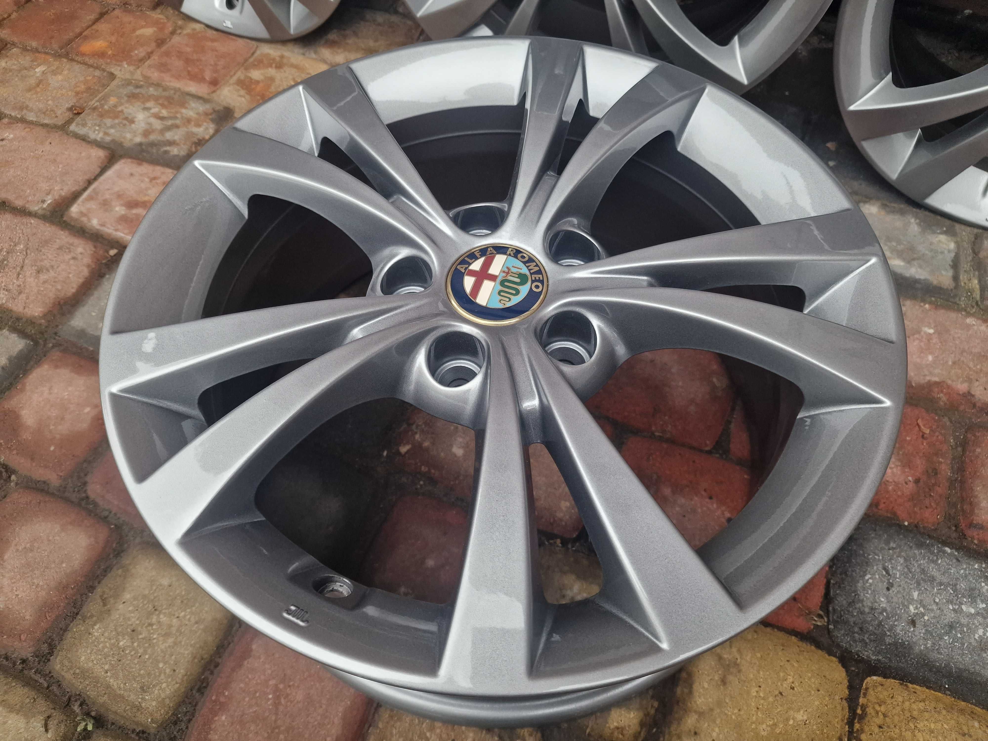 Alfa Romeo 16 cali 5x110 7J ET41 Gulietta