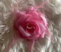 Piękna broszko/spinka róża z piórami - róż