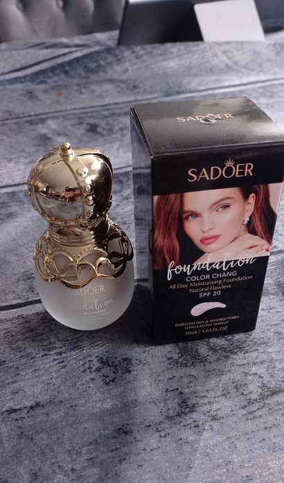 Podklad Sadoer zmieniajacy kolor SPF 20