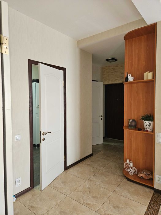 Продаж  будинку і готового бізнесу з ділянкою на 100 соток,