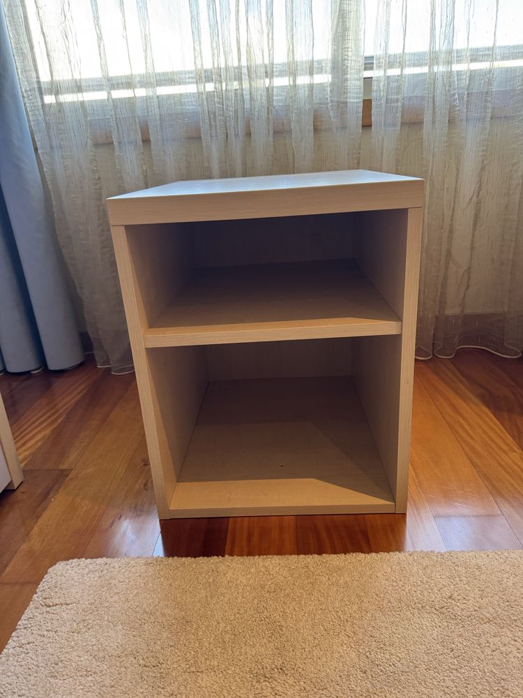 Cama de solteiro com estrado extra e mesinha ds cabeceira