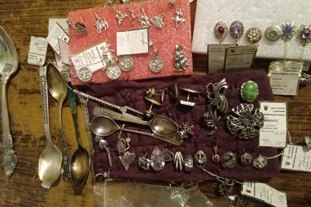 Бижутерию продам