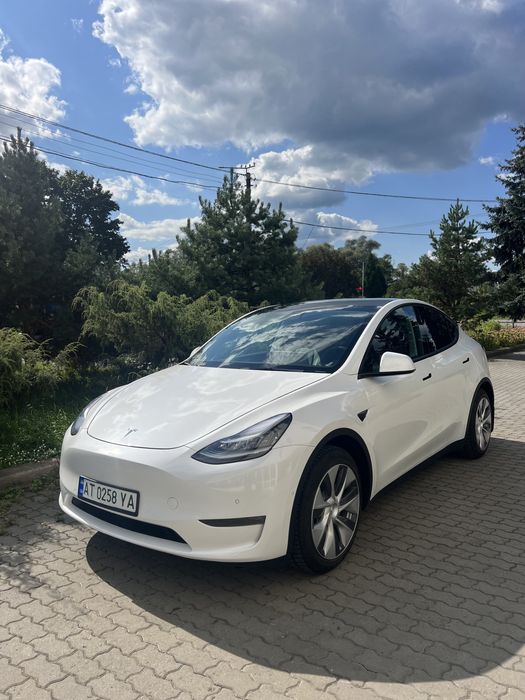 Продаю Tesla Y 2021 Канада