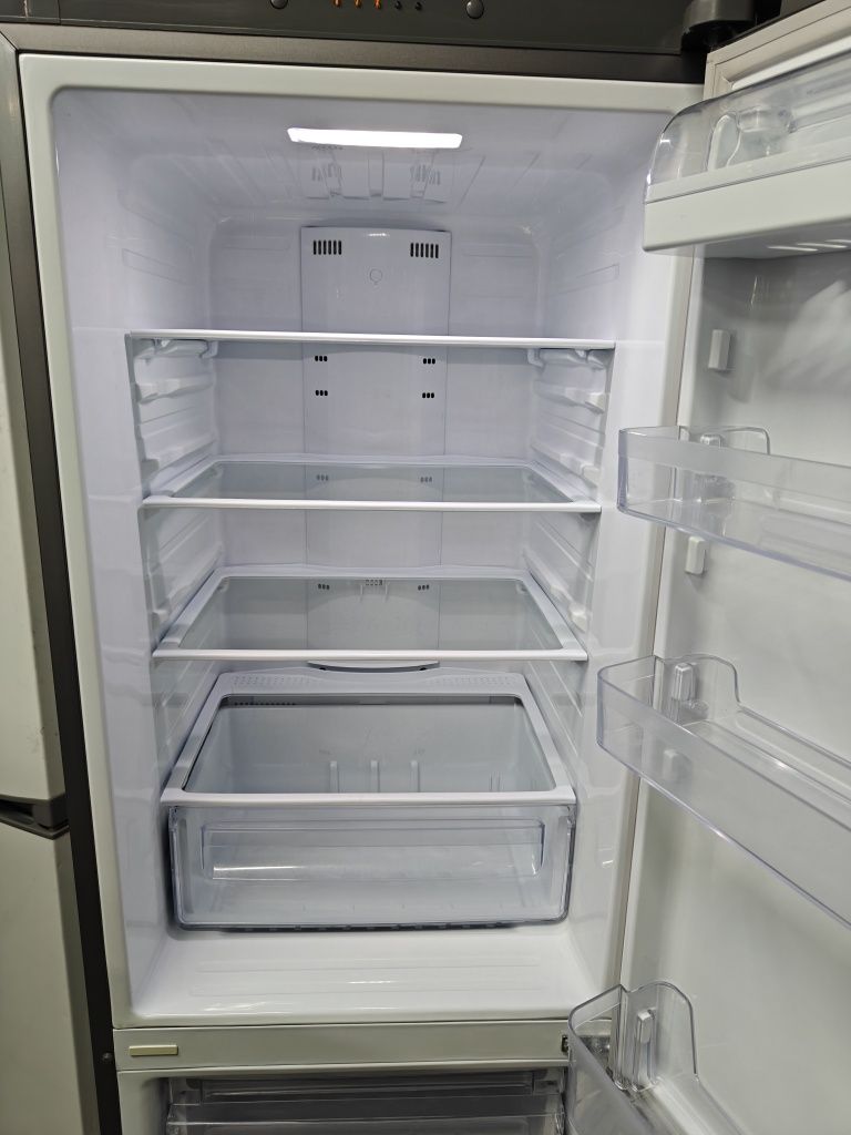 Холодильник  Samsung RB39FERN No Frost відмінний стан