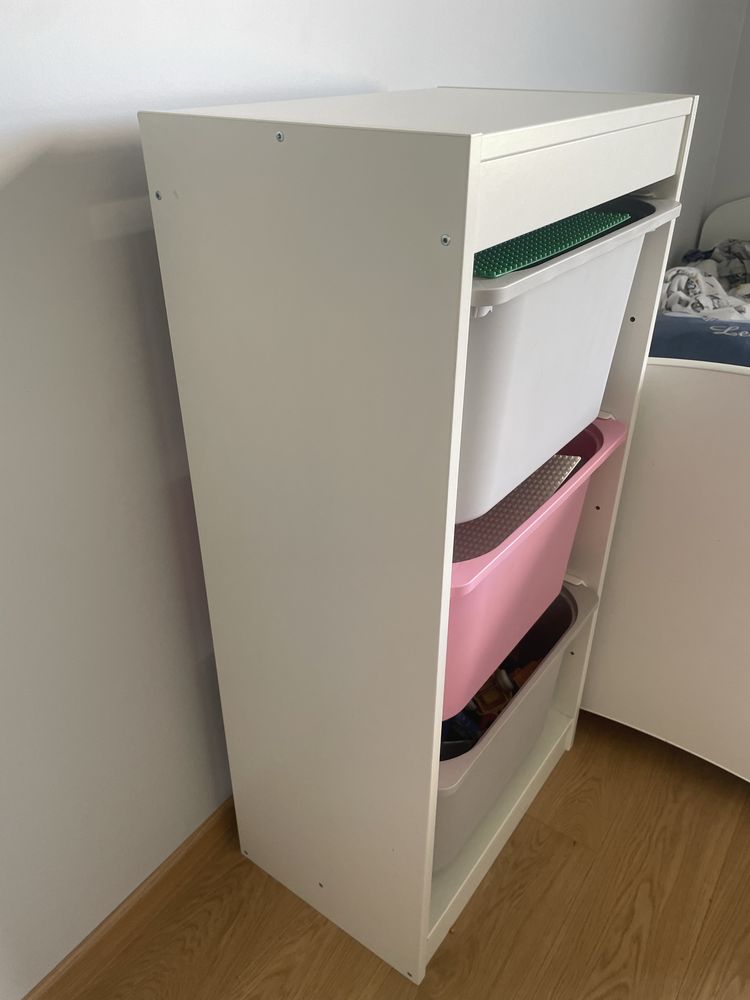 Regał półka z pojemnikami pudelkami Ikea trofast