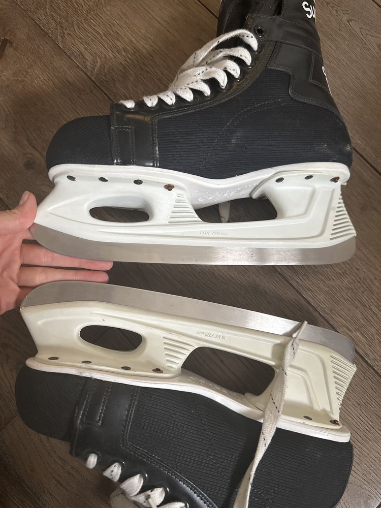 Хокейні ковзани Bauer Supreme Custom 1000