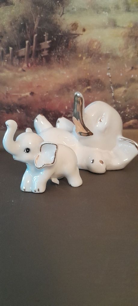 2 białe porcelanowe slonie- tata i synek