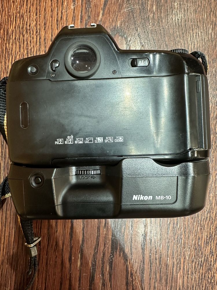 Фотоапарат Nikon N90s + батарейний блок MB-10
