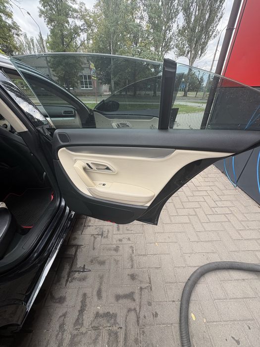 VOLKSWAGEN CC 2011 год на полном боевом ходу