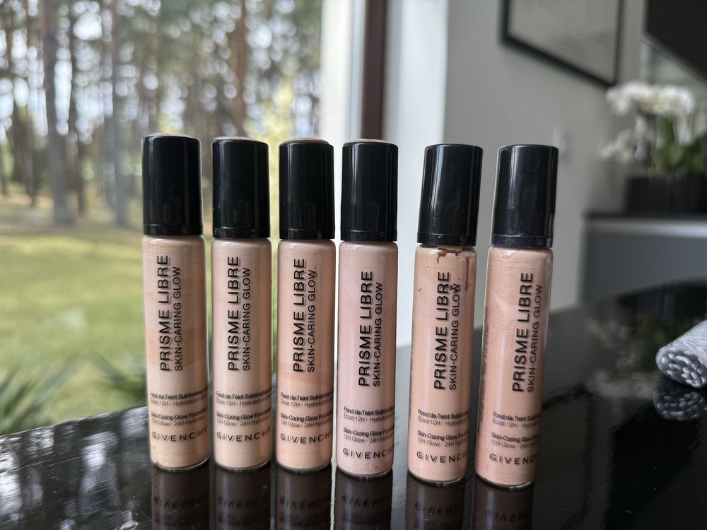 Podkład Givenchy Prisme Libre Skin-Caring Glow