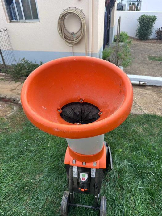 Triturador STIHL C/Compositor - como NOVO