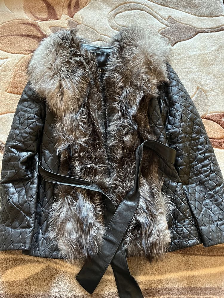 Демисезоннная кожанная курточка, размер М