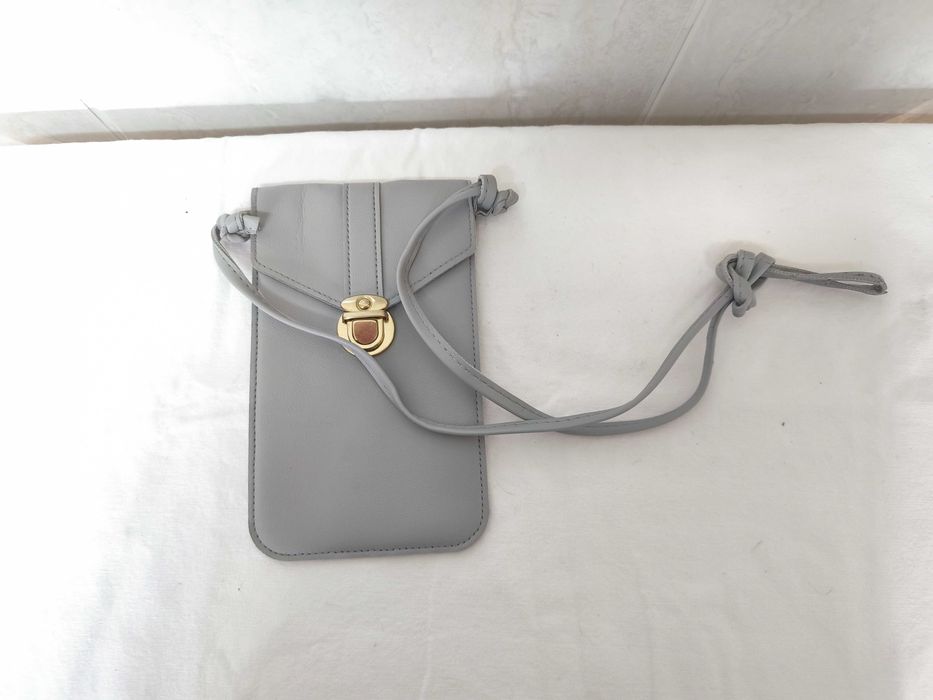 Porta telemóveis/cartões a tiracolo