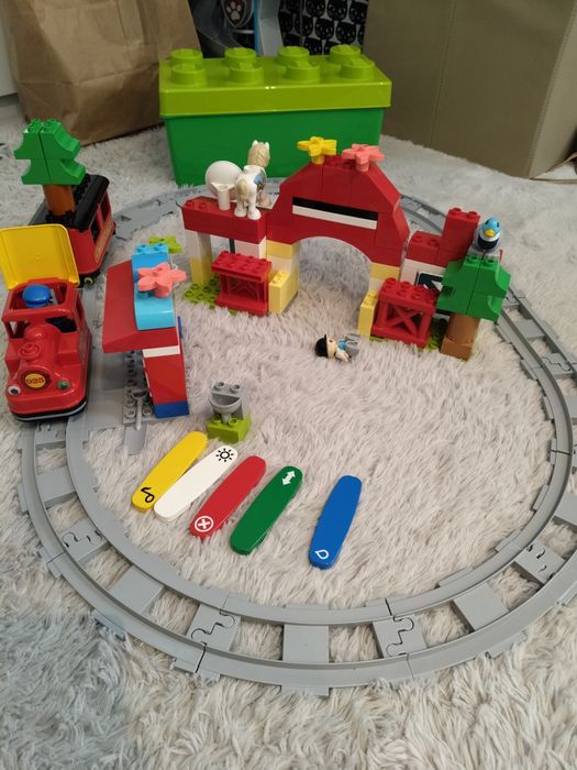 Lego Duplo pociąg i stajnia