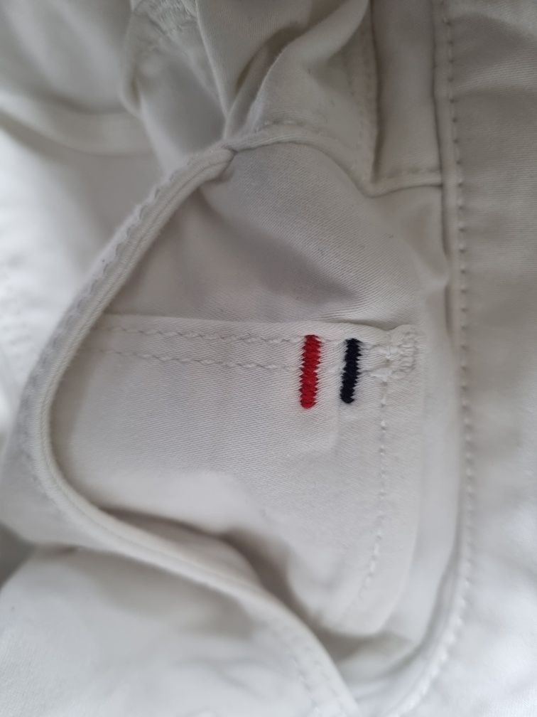 Białe spodnie Tommy Hilfiger rozmiar xs 34 
Rozmiar xs 34
Szerokość Pa
