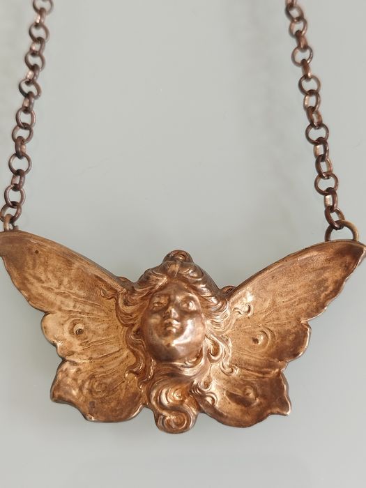 lindo colar antigo Arte Nova em latão