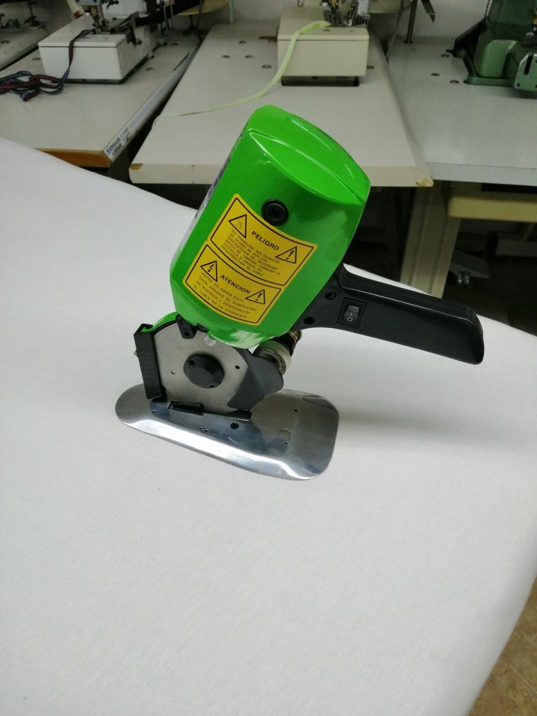 Serras de corte tecidos manuais e elétricas