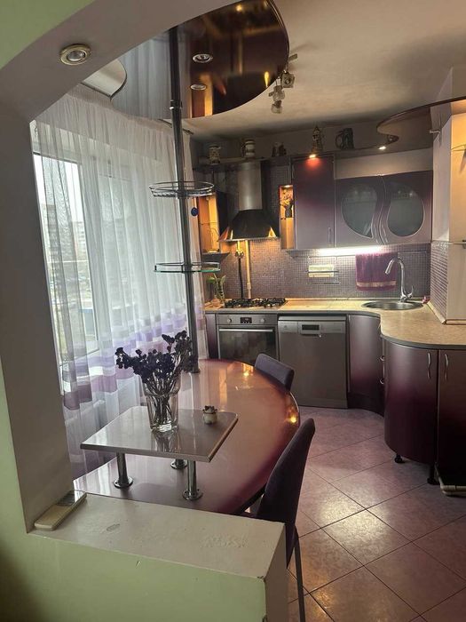 Здам подобово 3х - кімнатну квартиру на Оболоні біля метро