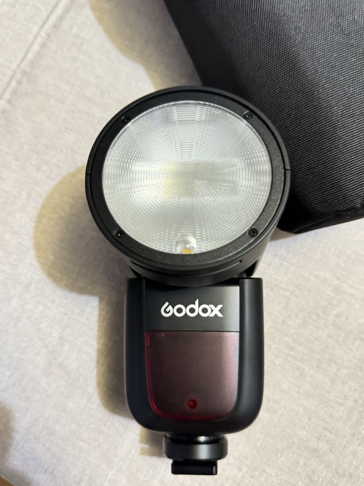 Спалах накамерний «Godox v1»