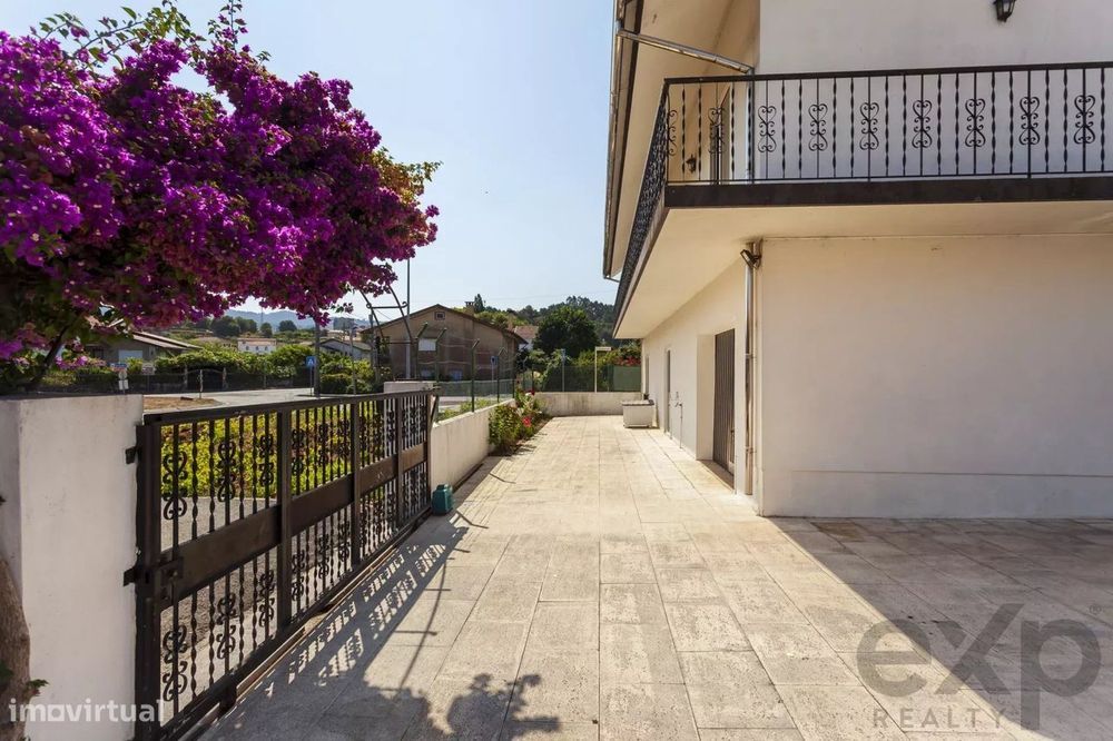 Moradia Isolada T6 em Macieira de Cambra