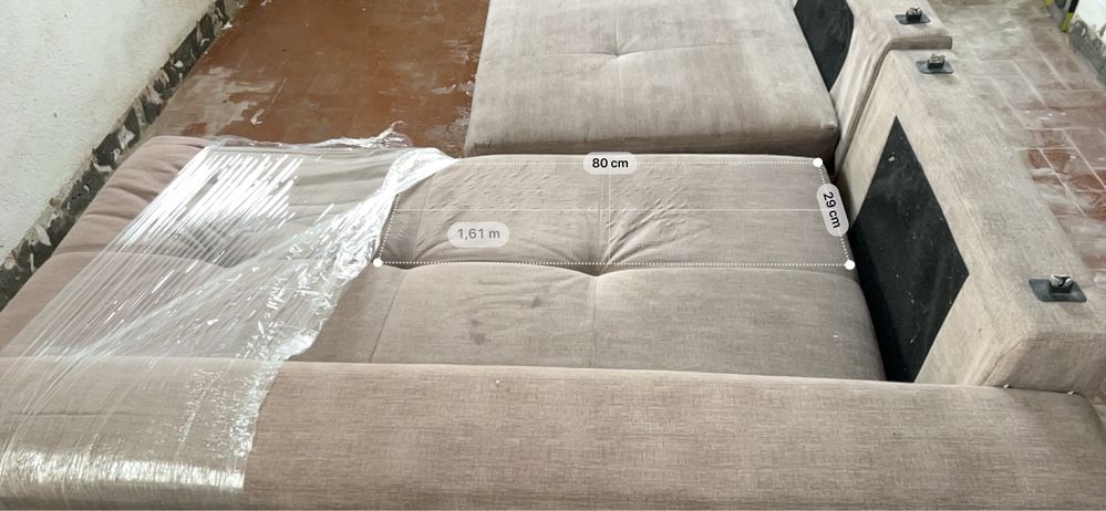 Sofa cama com chaise longue e arrumação