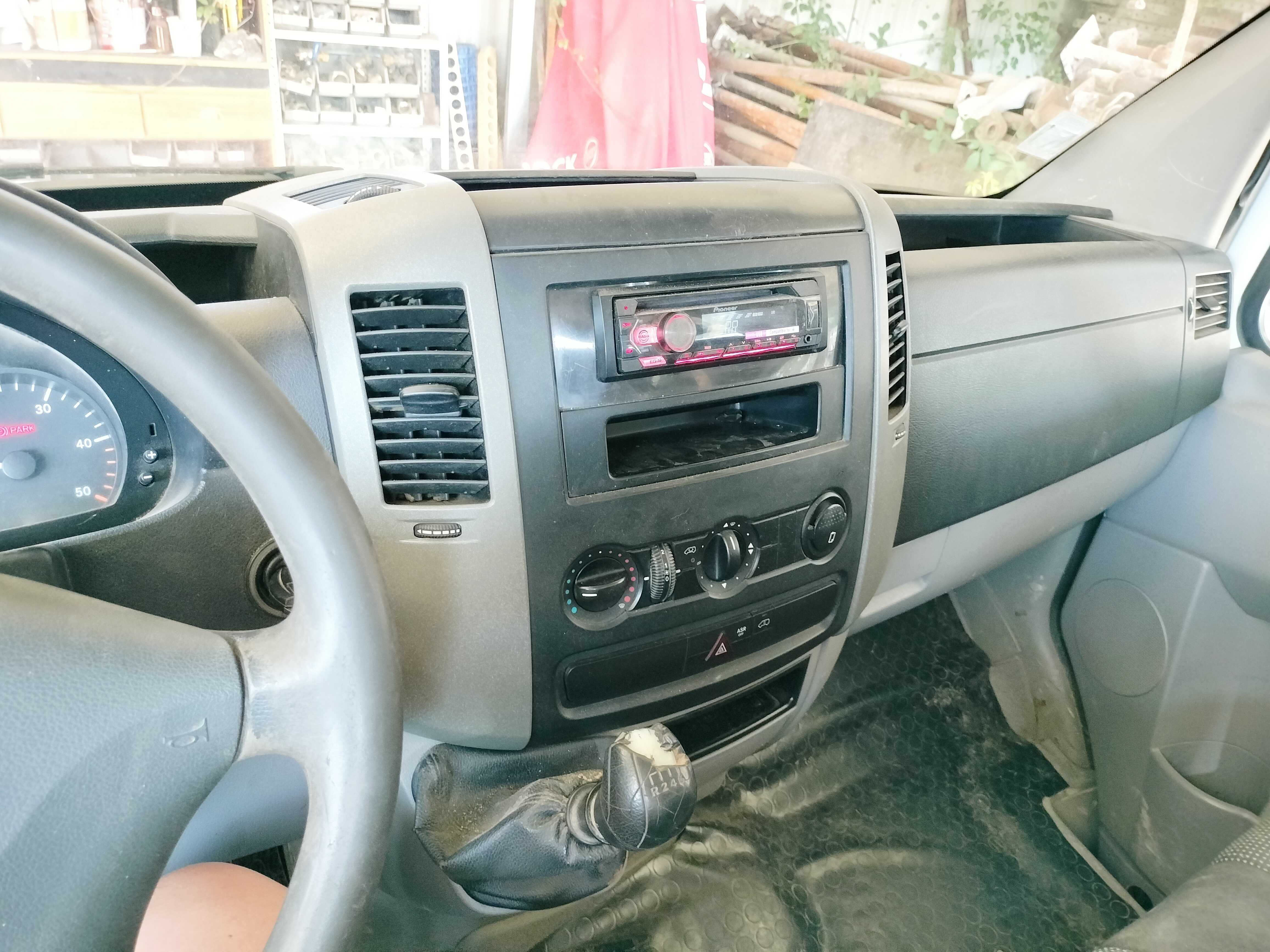 Carrinha Mercedes 9 lugares com caixa