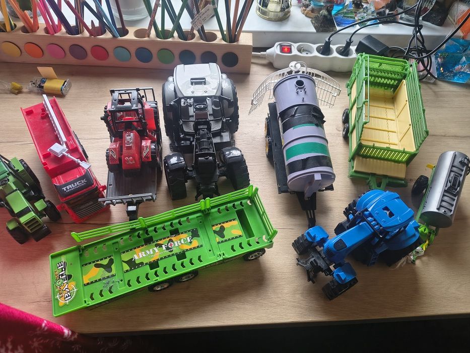 Zabawki traktory, przyczepy