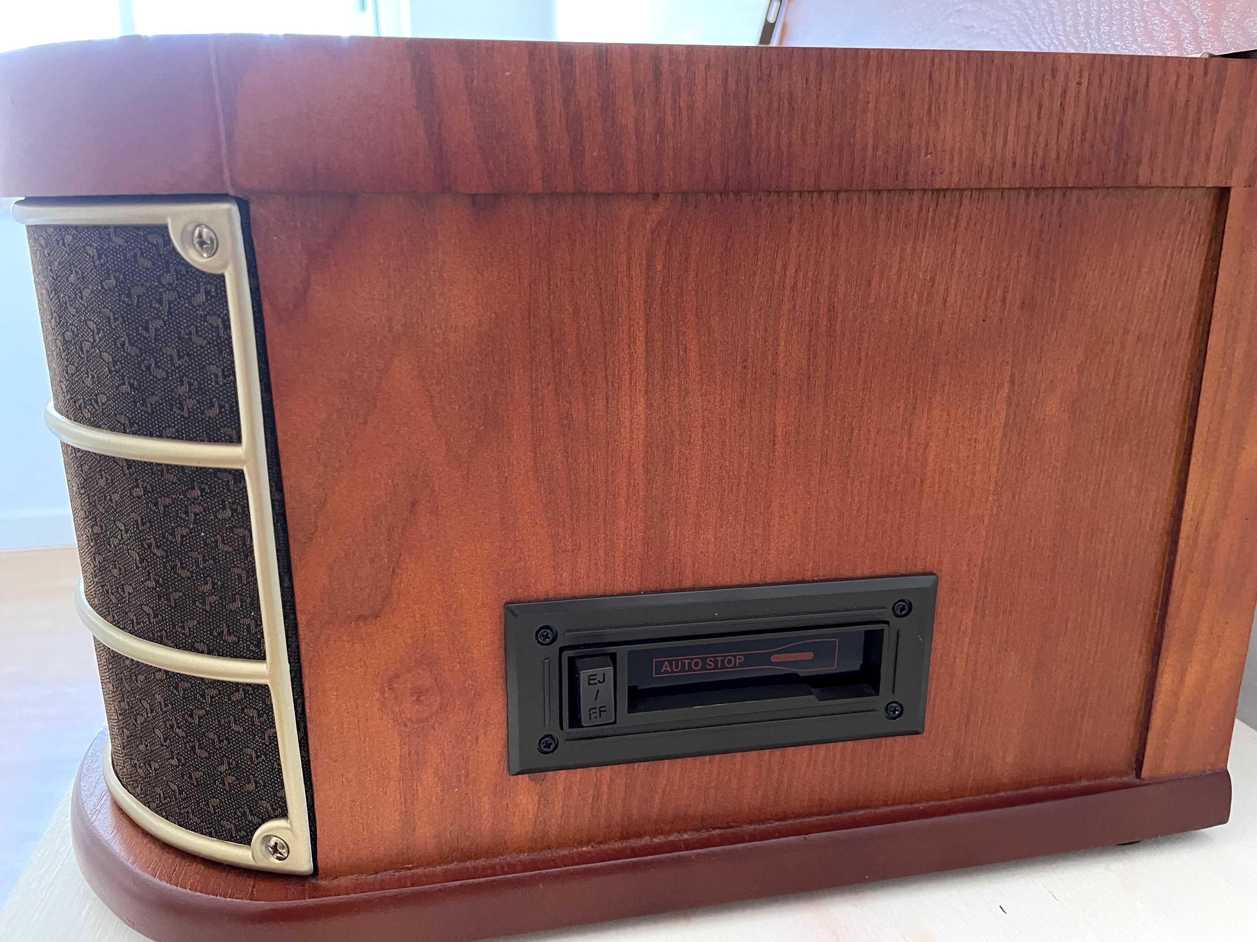 Leitor de vinil, CD e Cassete + Rádio + conexão Cabo Audio + USB
