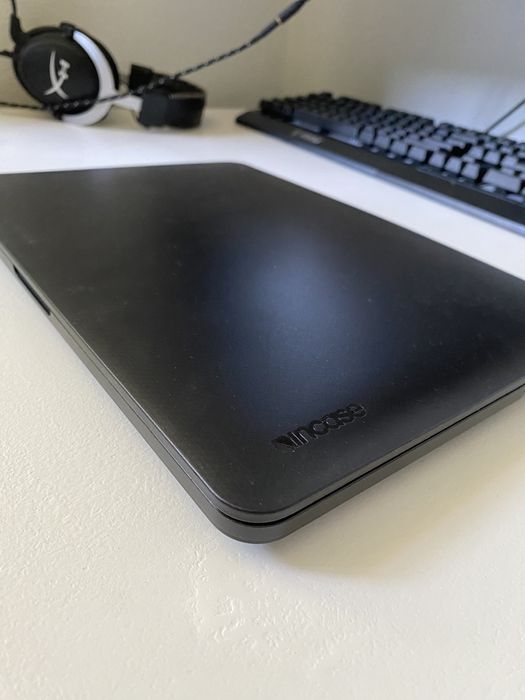 Incase etui Mac Pro 13’cali 2015r