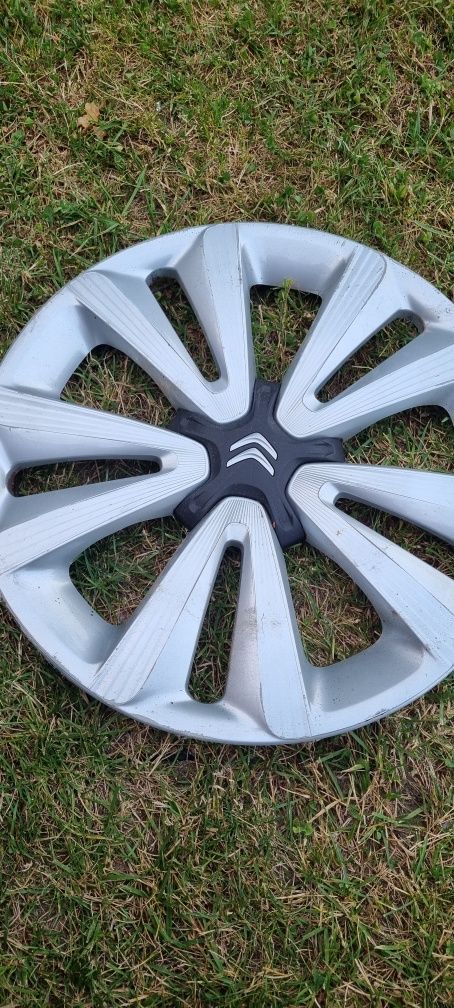 Sprzedam  felgi plus kołpaki do citroen c3  16 cali