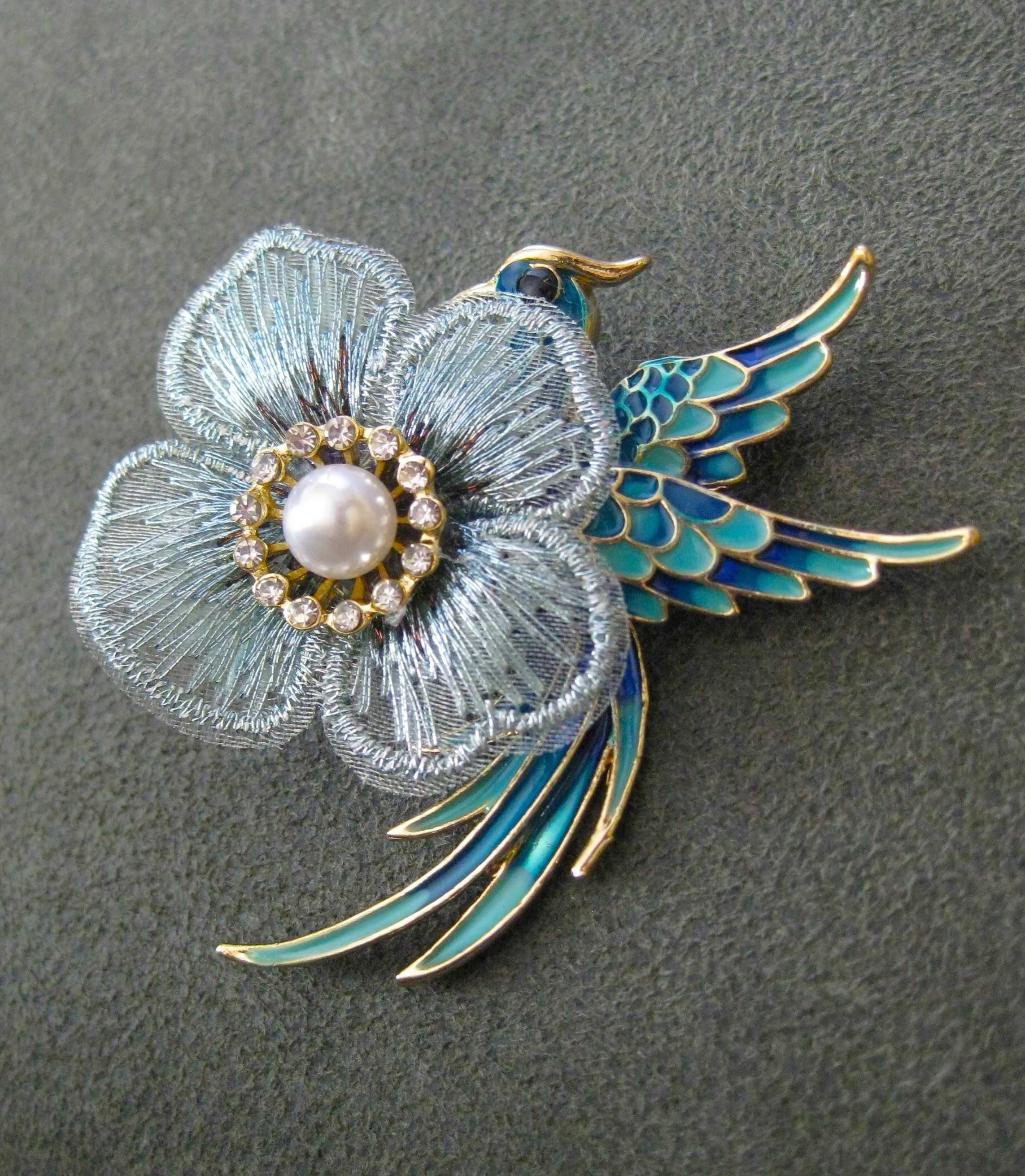 Alfinete / Broche / Pregadeira Passaro Escondido atrás da Flor NOVO