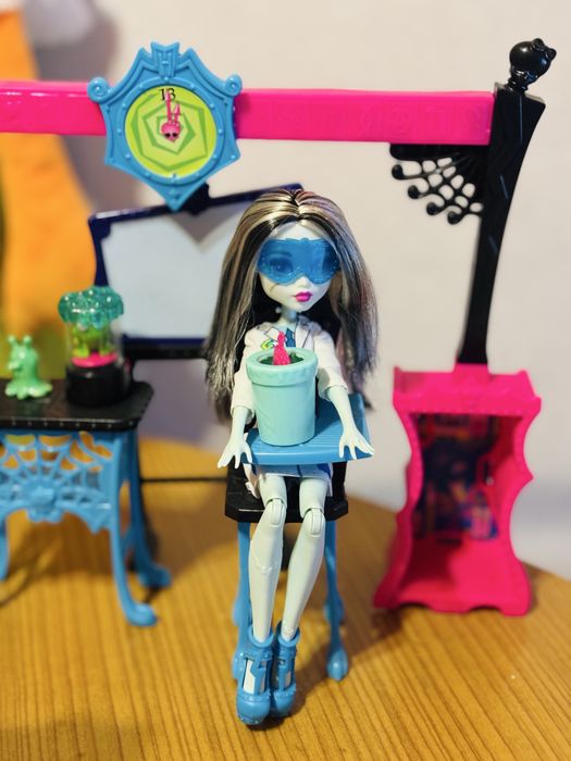 Лялька монстер хай Френкі g2 лабораторія