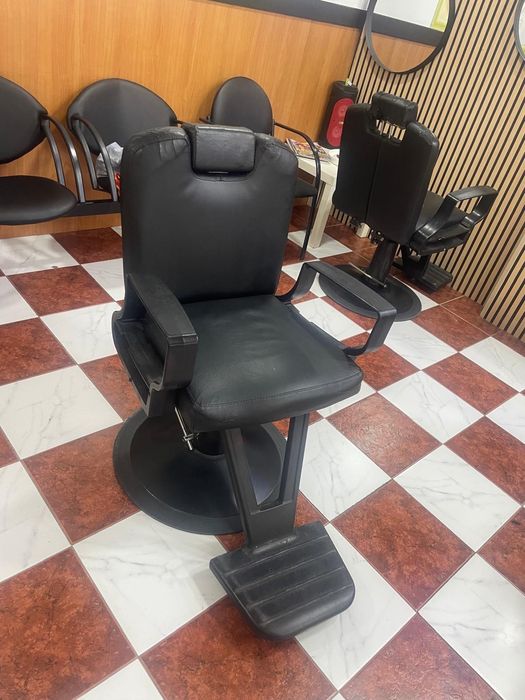 Duas Cadeiras de Barbeiro Profissional