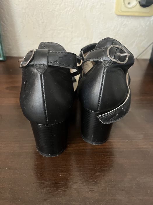 Жіночі босоніжки з натуральної шкіри