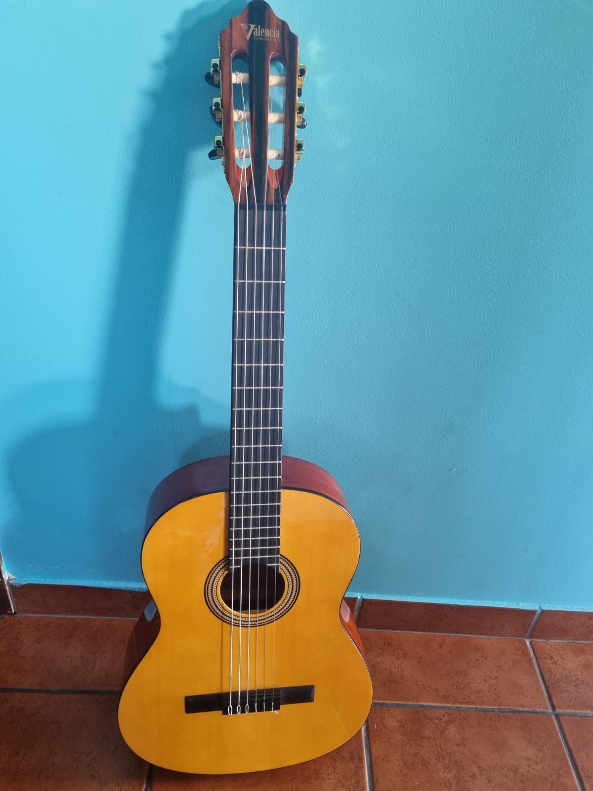 Violão Valencia como novo