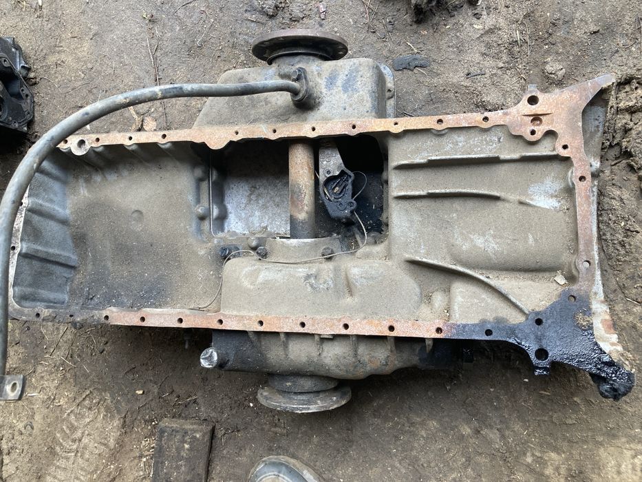 Мерседес W124 поддон масляний 4 MATIC 4X4 1243350406