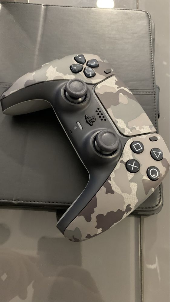 Comando PS5 camuflado