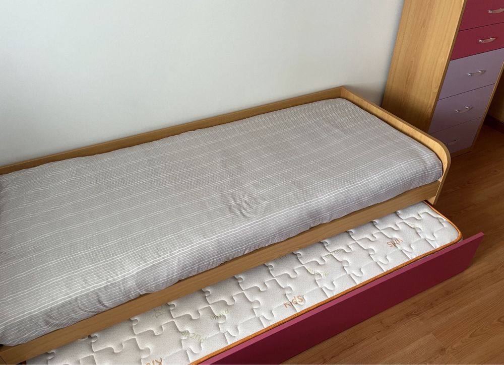 Cama + gaveta (elevatoria) e Cómoda/ Camiseiro Lourini