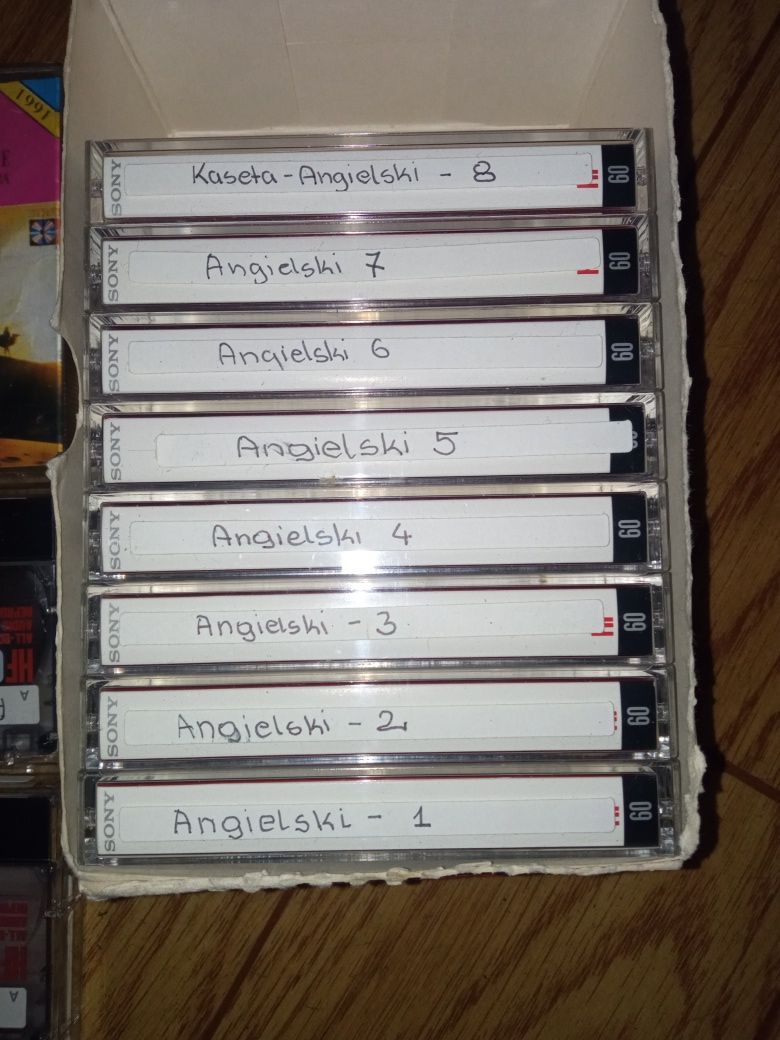 11 kaset magnetofonowych