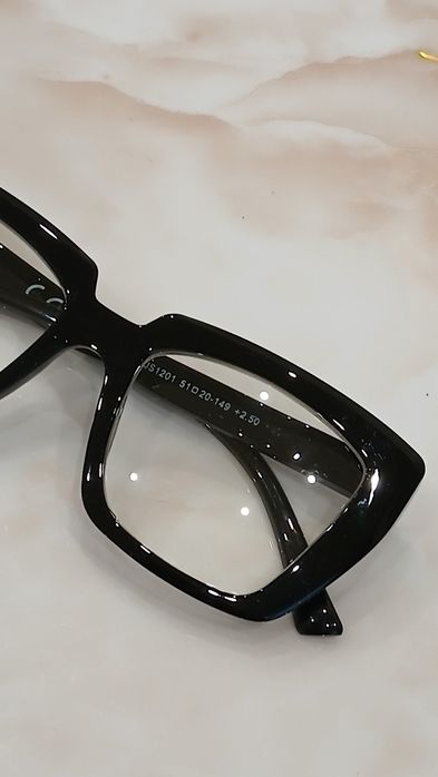 Окуляри для зору + 2.5 з футляром