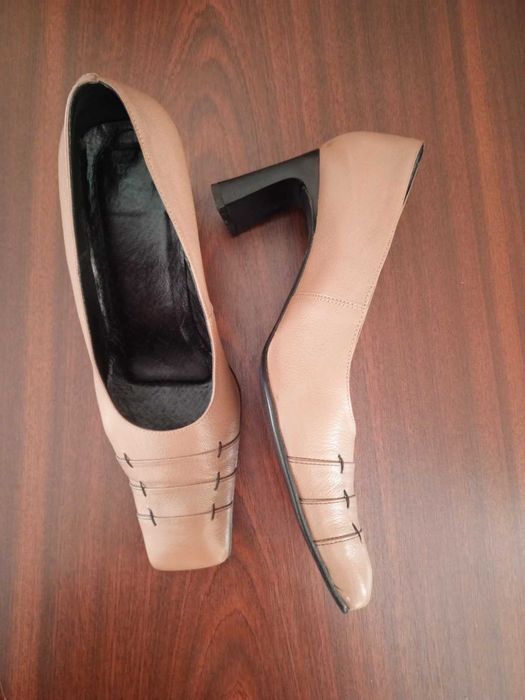 Жіночі туфлі. Розмір 39