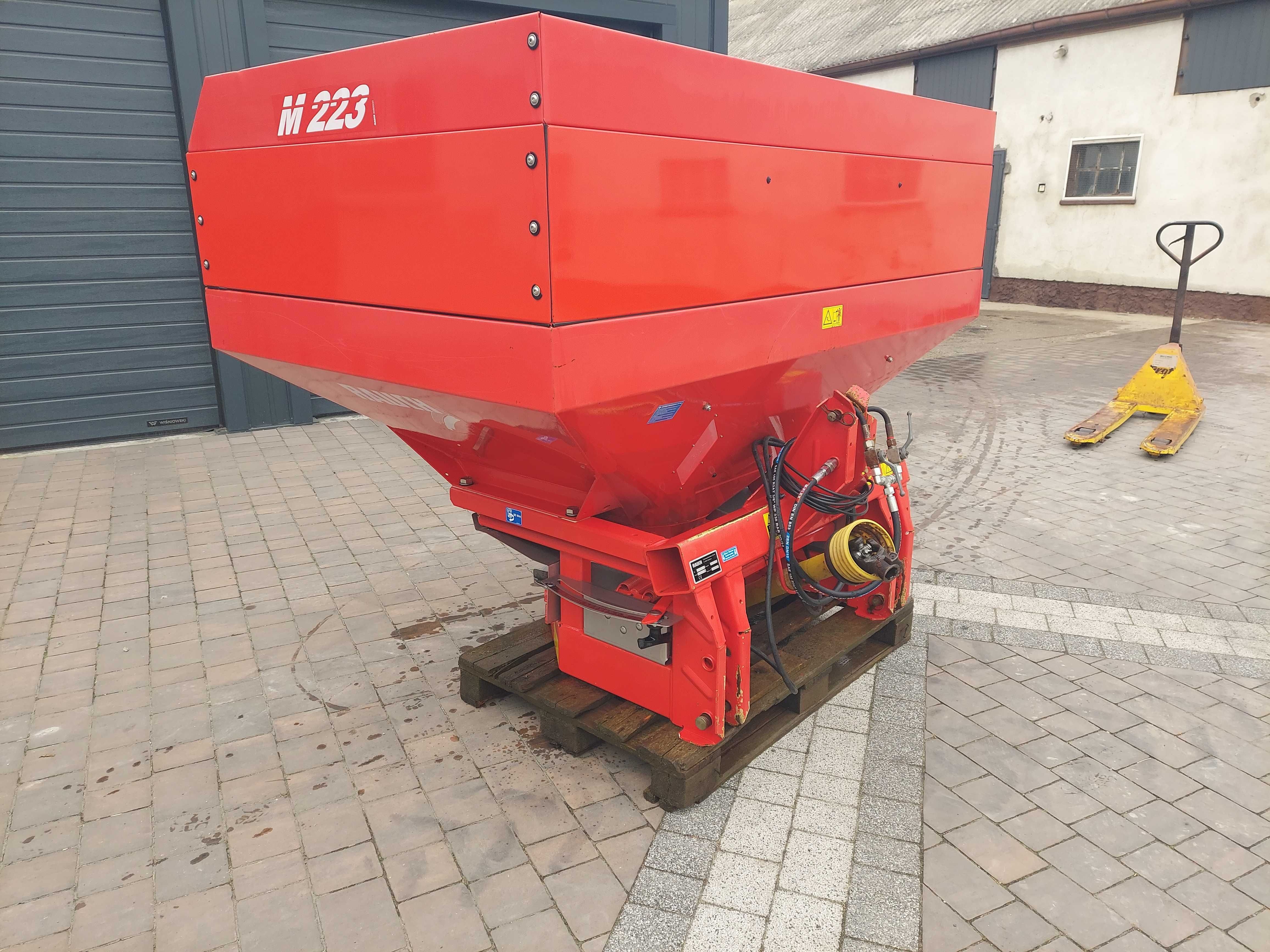 Rozsiewacz KUHN RAUCH mds  935 R2